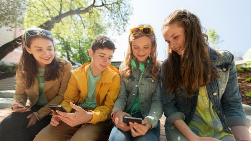 Armstrong - Blog - Cómo el uso temprano del smartphone se relaciona con el bienestar mental